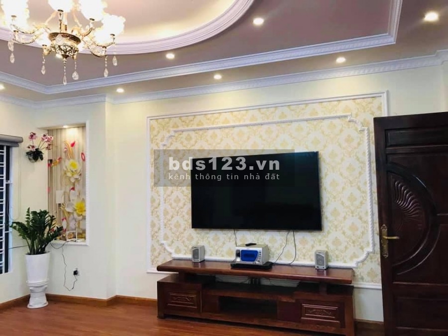 Bán nhà đẹp Cầu giấy ô tô đỗ cửa mt 20m ra phố Giá 6.9 tỷ