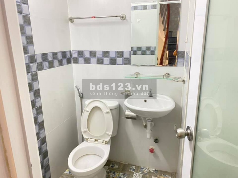 Bán gấp nhà mặt tiền đường Phan Đăng Lưu Phường 1 Phú Nhuận 4 tầng giá 8.5 tỷ.