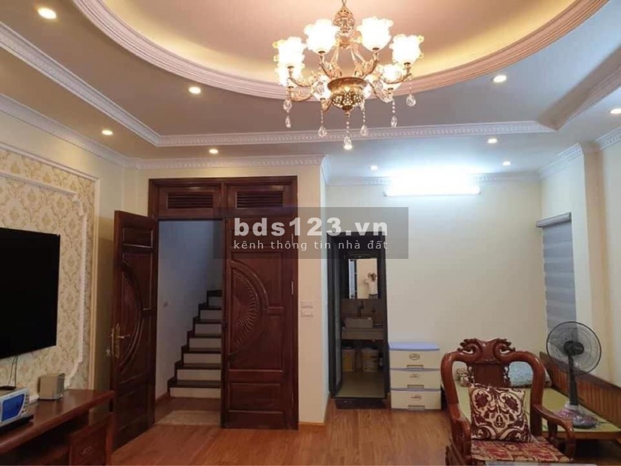 Bán nhà đẹp Cầu giấy ô tô đỗ cửa mt 20m ra phố Giá 6.9 tỷ