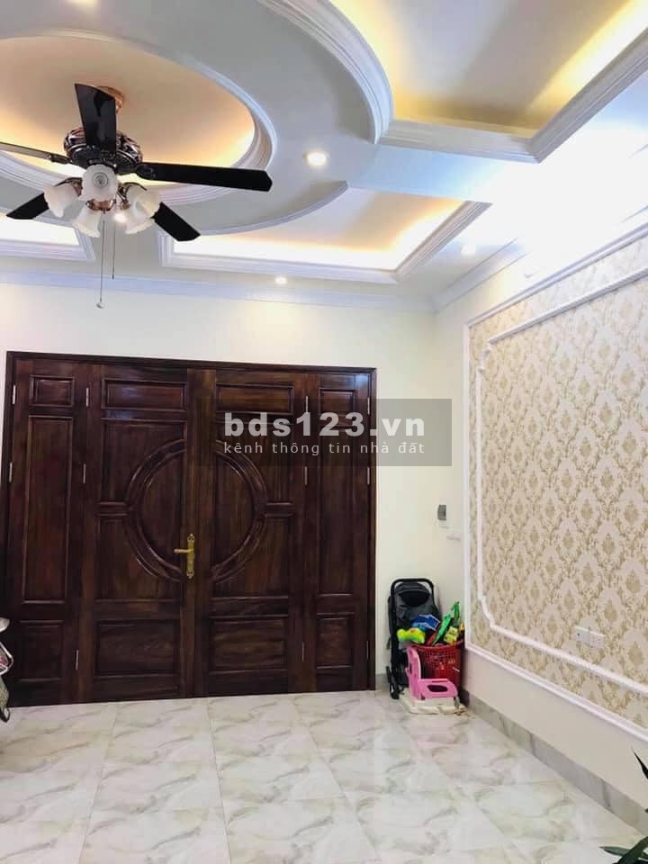 Bán nhà đẹp Cầu giấy ô tô đỗ cửa mt 20m ra phố Giá 6.9 tỷ