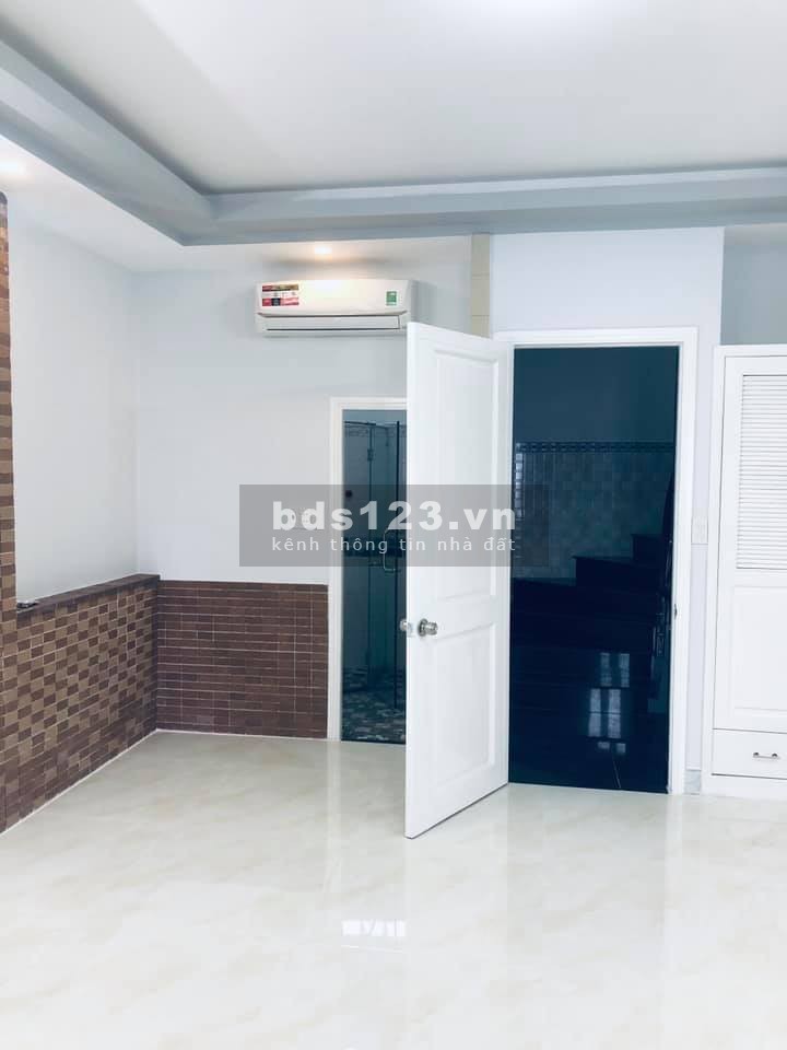 Bán gấp nhà mặt tiền đường Phan Đăng Lưu Phường 1 Phú Nhuận 4 tầng giá 8.5 tỷ.