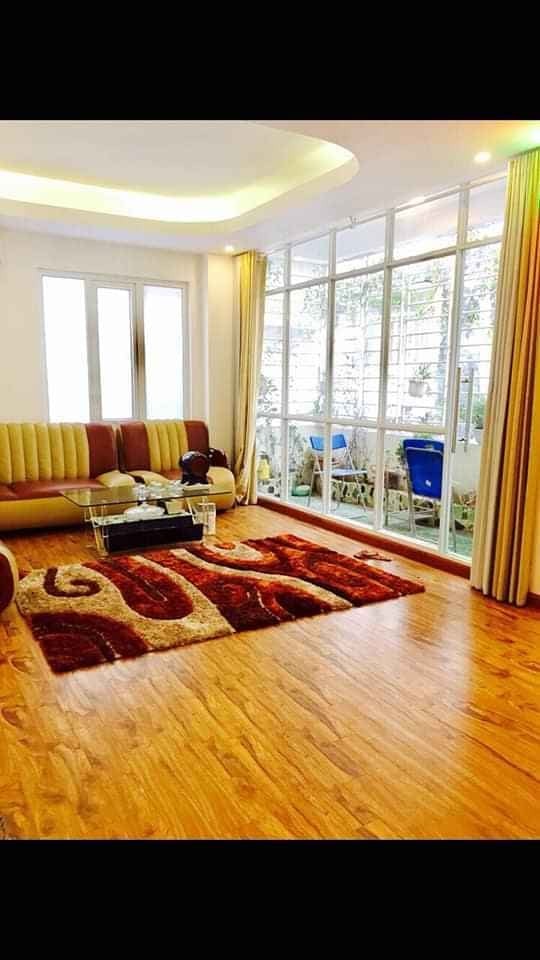 Mặt phố Chùa Láng, mặt tiền rộng, vỉa hè siêu rộng, gần Vincom, kinh doanh sầm uất, Đống Đa