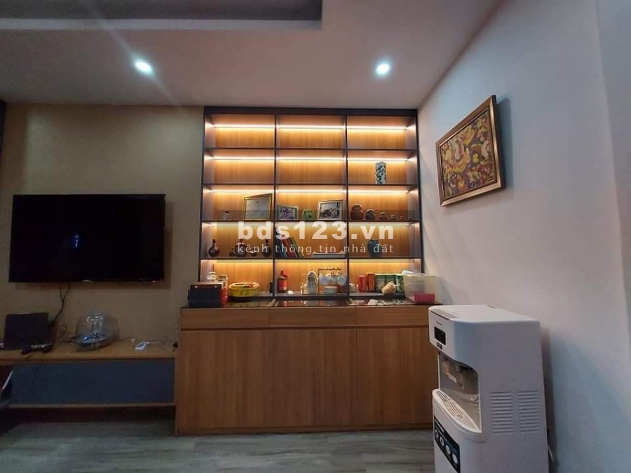 Nhà đẹp gần phố, ô tô ra vào thoải mái, an sinh đỉnh, nội thất nhập