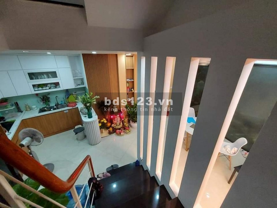 Nhà đẹp gần phố, ô tô ra vào thoải mái, an sinh đỉnh, nội thất nhập