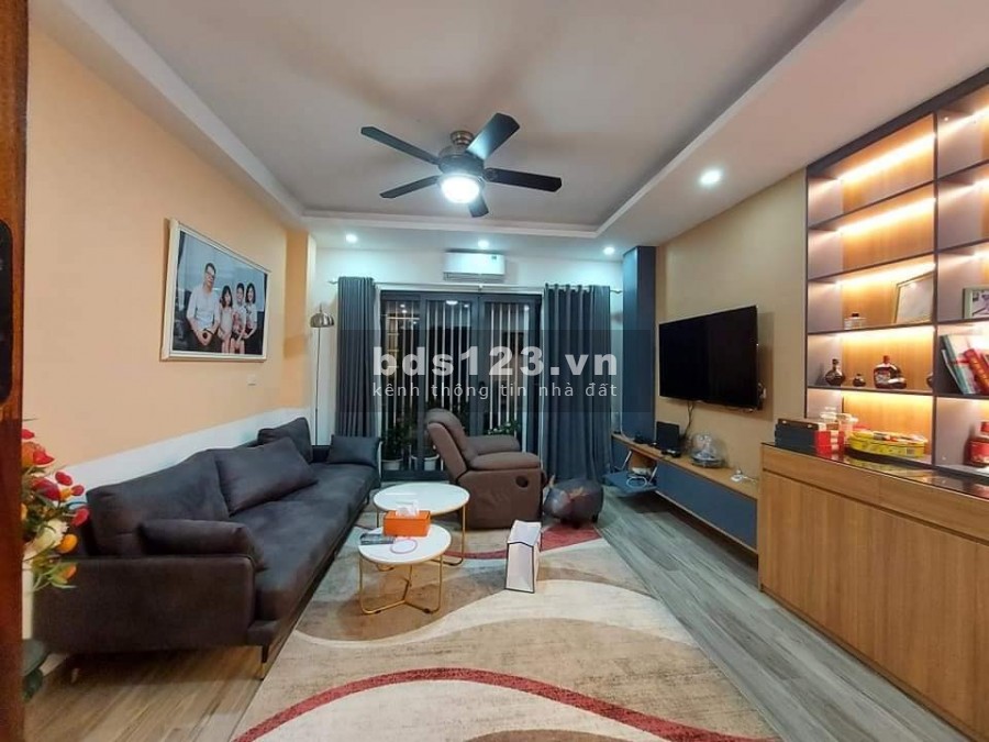 Nhà đẹp gần phố, ô tô ra vào thoải mái, an sinh đỉnh, nội thất nhập