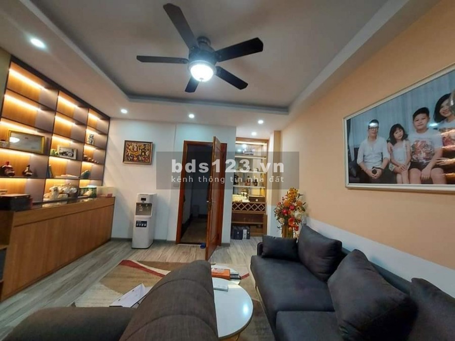Nhà đẹp gần phố, ô tô ra vào thoải mái, an sinh đỉnh, nội thất nhập