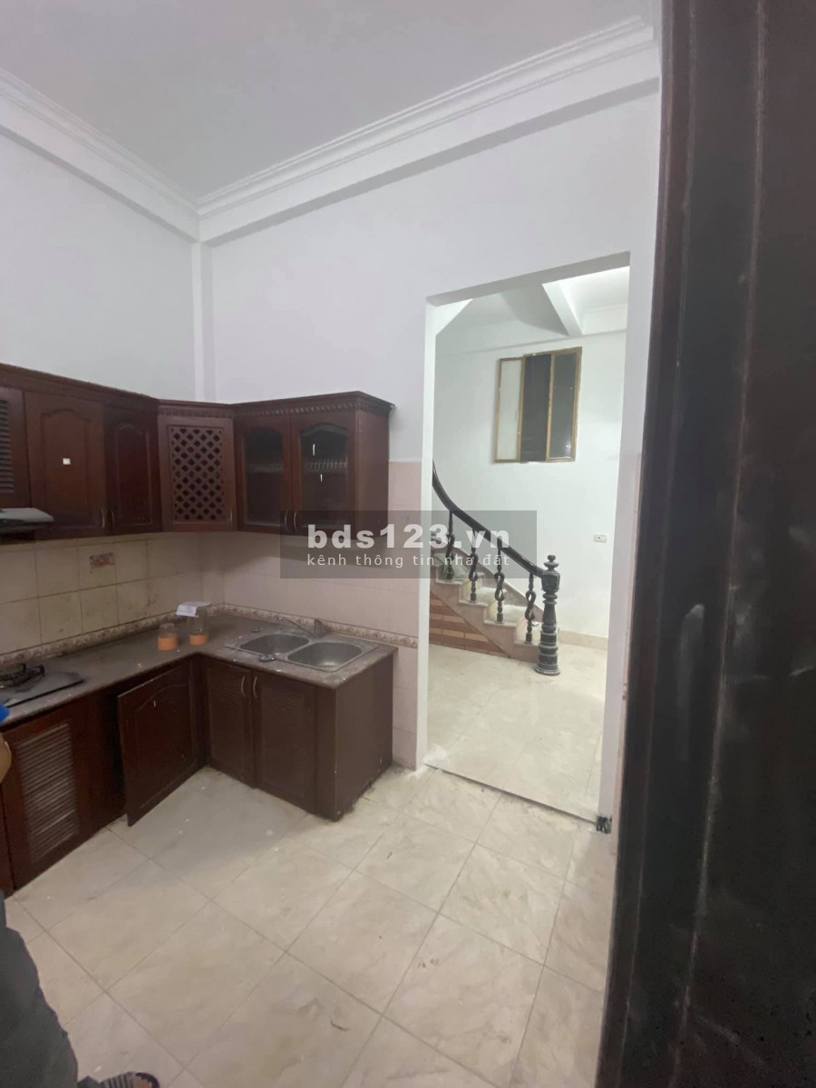 Bán nhà Trương Định, ô tô đỗ cổng, dtsd 46m2, giá 3.5 tỷ, bao rộng