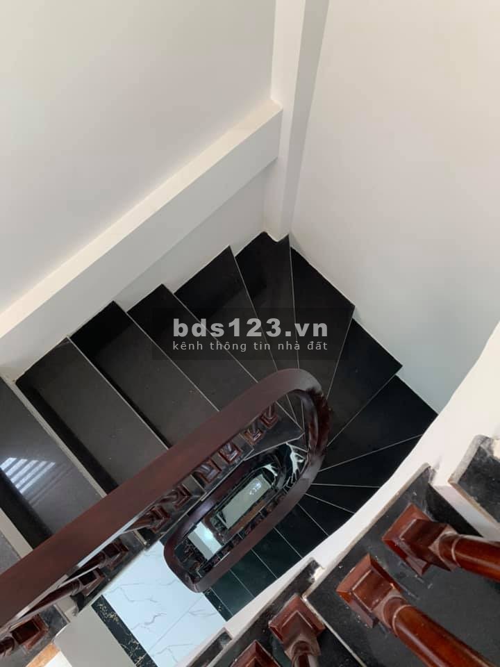 Tiền nhỏ, nhà đẹp, trung tâm, nhà Trương Định, dt 27m2, giá 2,4 tỷ