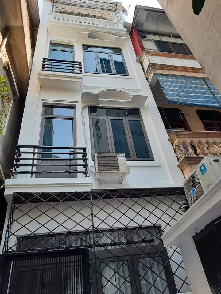 Nhà đẹp Tôn Thất Tùng Giá 5,2 tỷ, dt 52m2, 4 tầng, ngõ thoáng, gần phố ở sướng