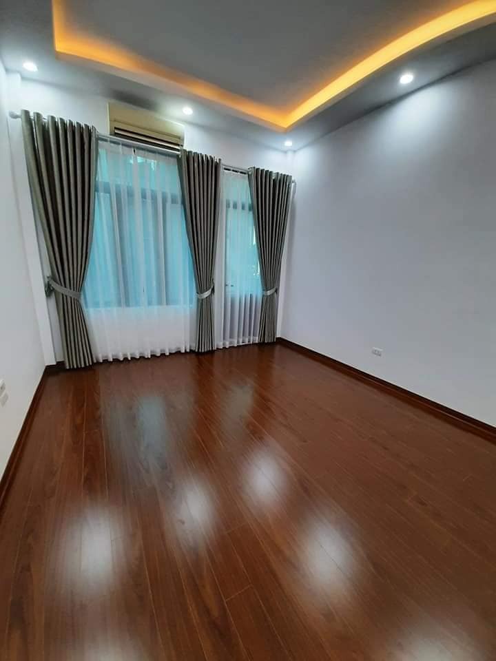 Nhà đẹp Tôn Thất Tùng Giá 5,2 tỷ, dt 52m2, 4 tầng, ngõ thoáng, gần phố ở sướng