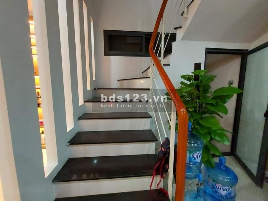 Nhà đẹp gần phố, ô tô ra vào thoải mái, an sinh đỉnh, nội thất nhập