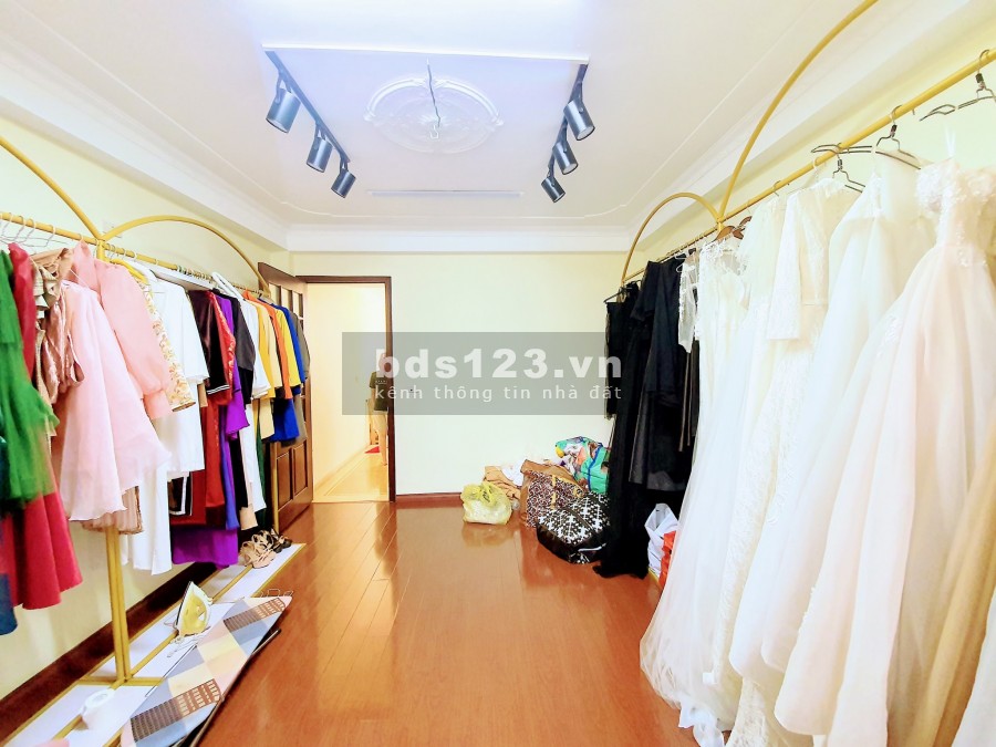 Bán nhà mặt phố Giảng Võ 100m2, 4 tầng thông sàn kinh doanh - Giá 18 tỷ