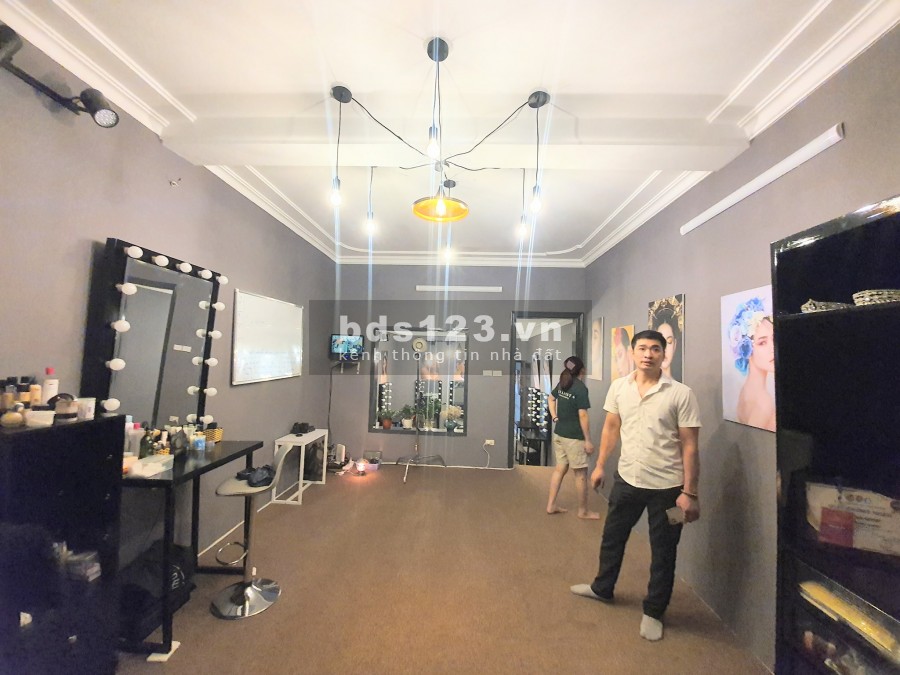 Bán nhà mặt phố Giảng Võ 100m2, 4 tầng thông sàn kinh doanh - Giá 18 tỷ