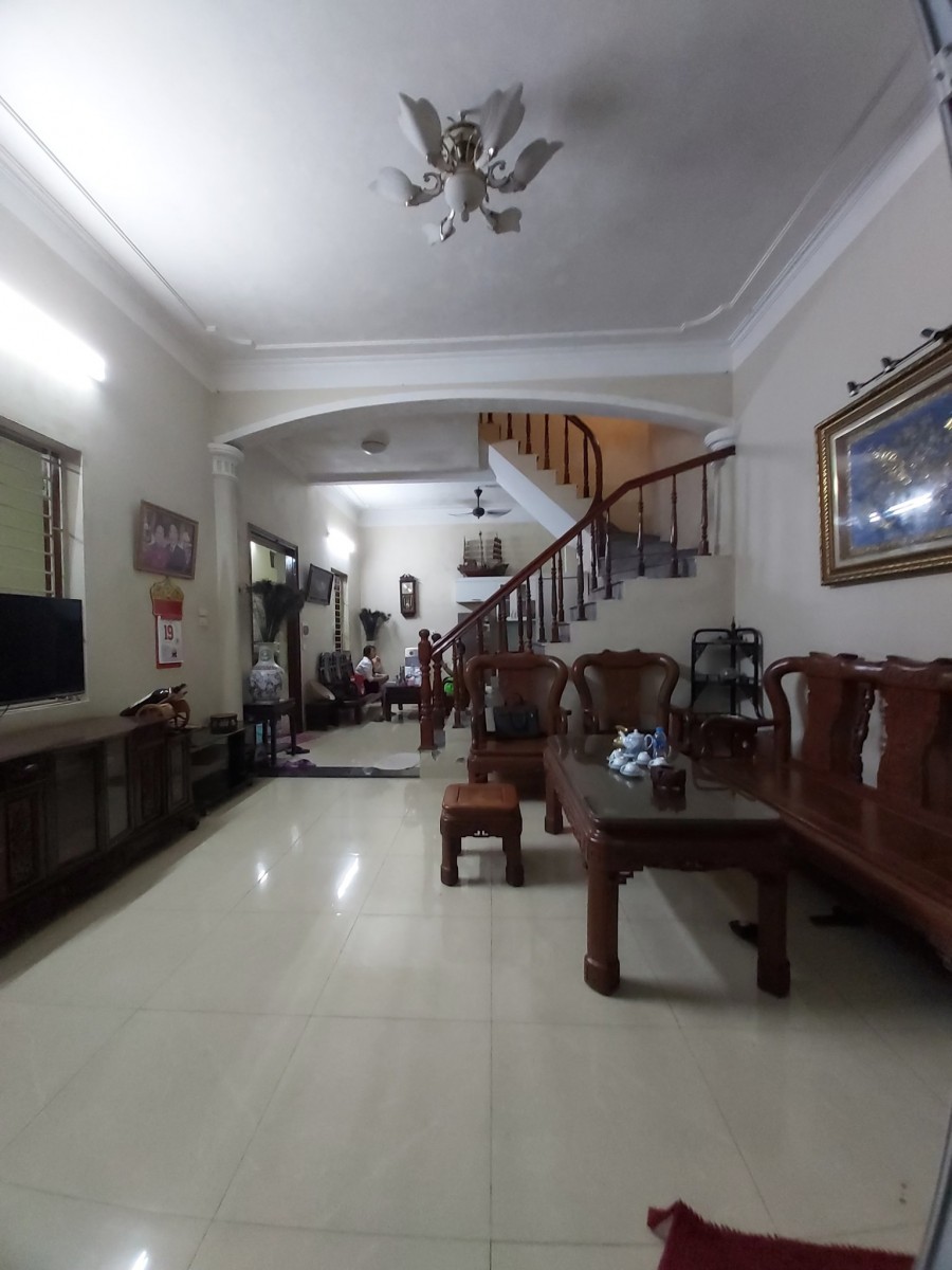 Bán nhà ngay hồ Quan Nhân View Hồ, nhà 3 thoáng đẹp, ở ngay 78m mt gần 8m chỉ nhỉnh 6 tỷ xem ngay