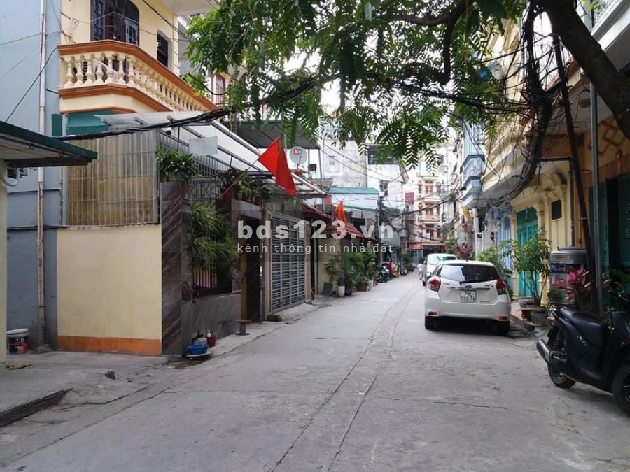 Bán nhà ngõ to, ô tô quay đầu Quận Long Biên gần cầu Chương Dương hiếm 51m2, 5,25 tỷ.