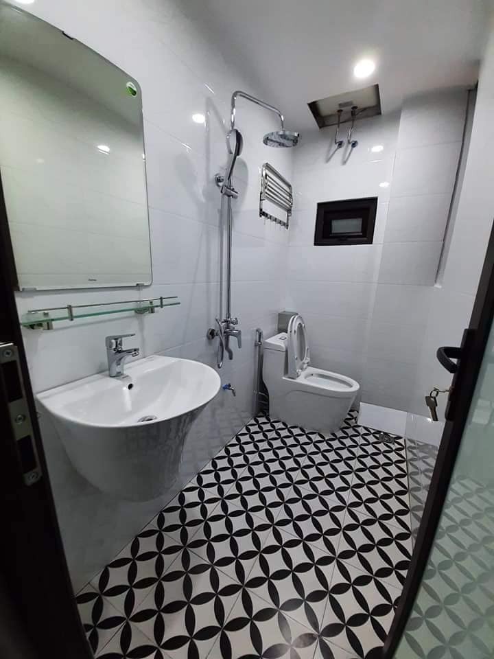 Nhà đẹp Tôn Thất Tùng Giá 5,2 tỷ, dt 52m2, 4 tầng, ngõ thoáng, gần phố ở sướng