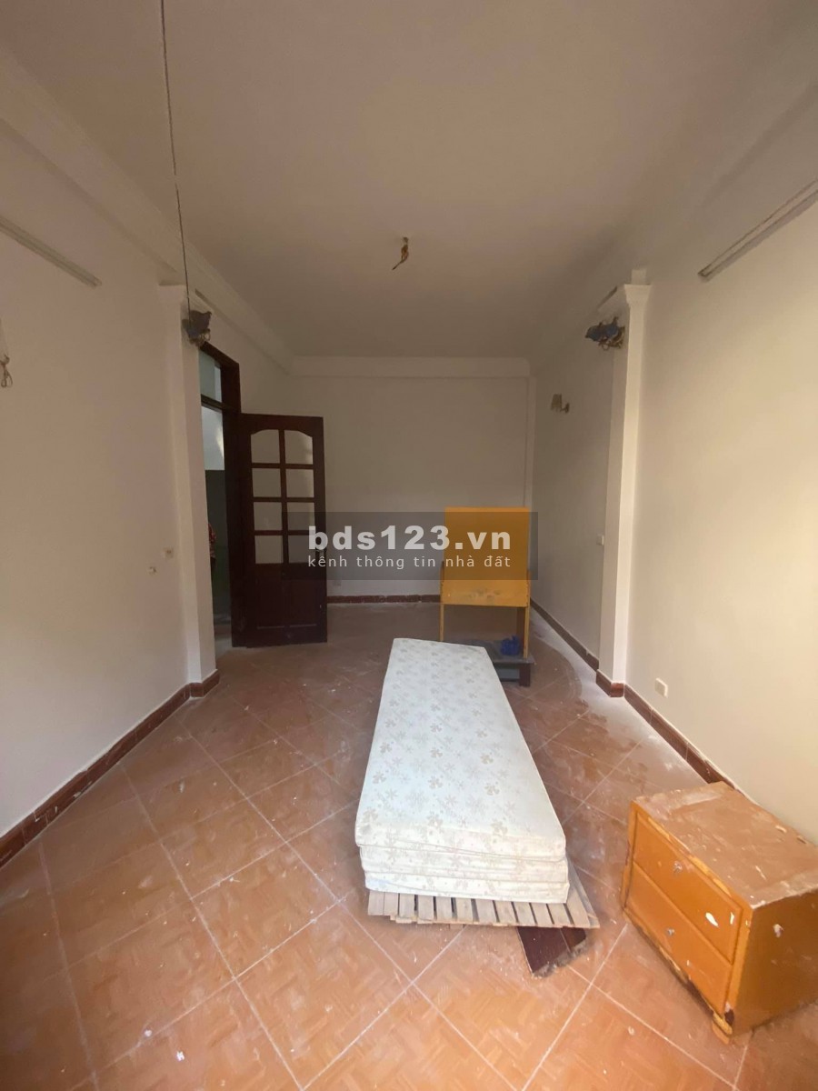 Bán nhà Trương Định, ô tô đỗ cổng, dtsd 46m2, giá 3.5 tỷ, bao rộng