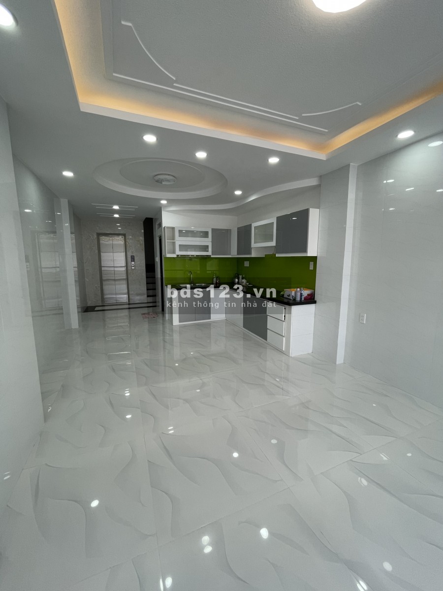 Nhà Mặt Tiền đường Nguyễn Trung Trực: Trệt, 5 Lầu trống suốt thang máy cuối nhà