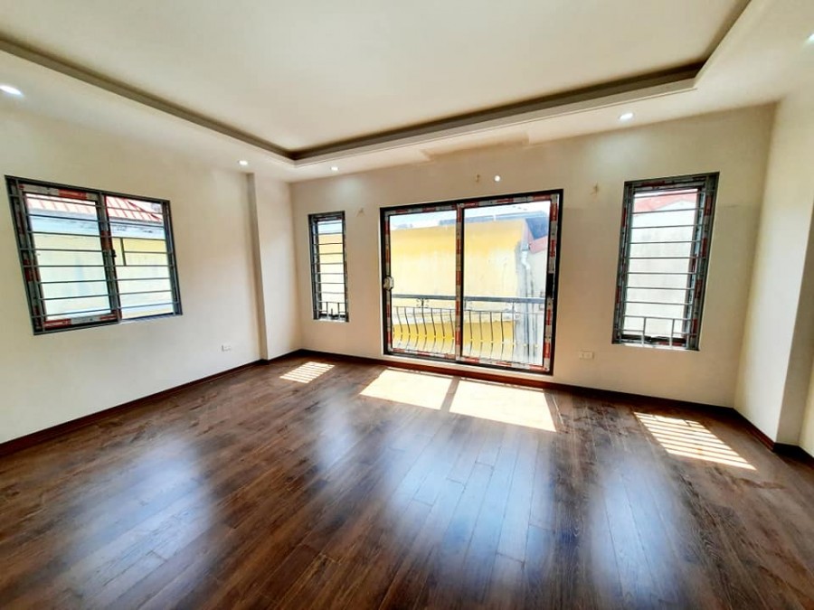 Nhà Lô Góc 5 tầng 50m2 Sổ đỏ chính chủ tại Ngõ 5 Hoàng Quốc Việt giá nhỉnh 5 tỷ