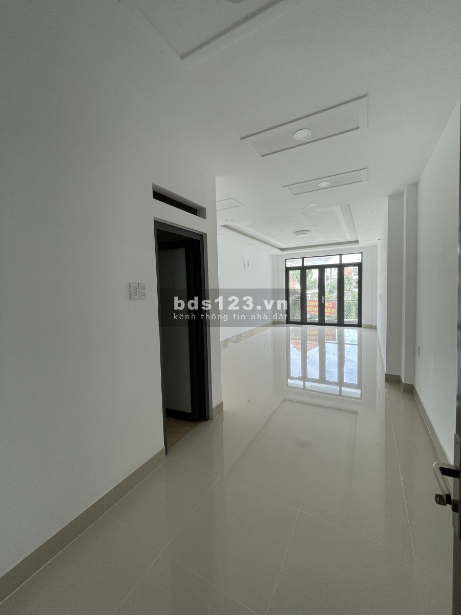 Nhà Mặt Tiền đường Nguyễn Trung Trực: Trệt, 5 Lầu trống suốt thang máy cuối nhà