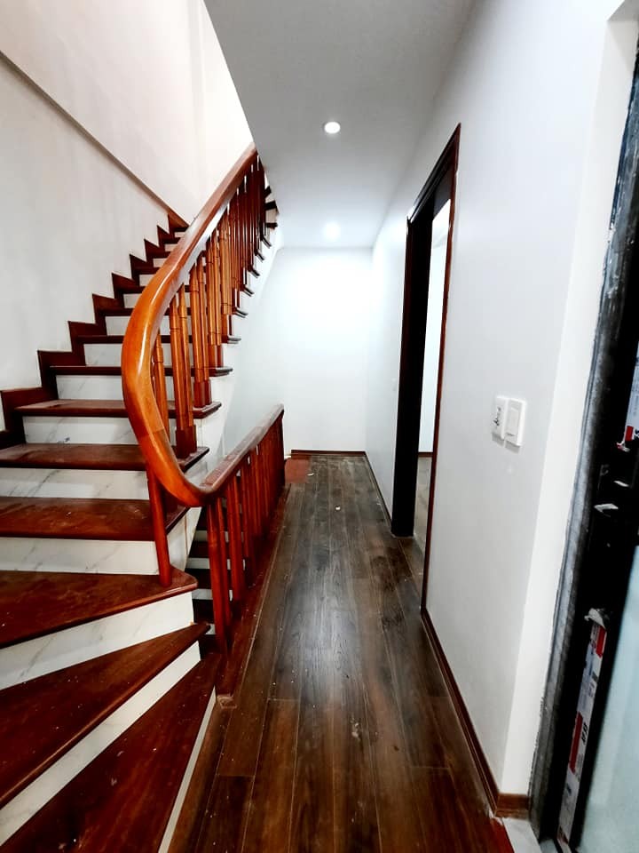Nhà Lô Góc 5 tầng 50m2 Sổ đỏ chính chủ tại Ngõ 5 Hoàng Quốc Việt giá nhỉnh 5 tỷ