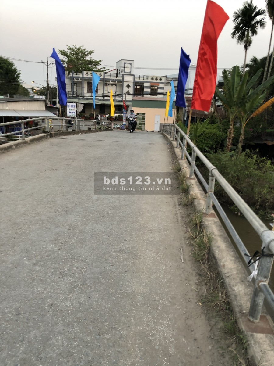 Bán đất gần chợ Phú Long.mặt tiền cực rộng.