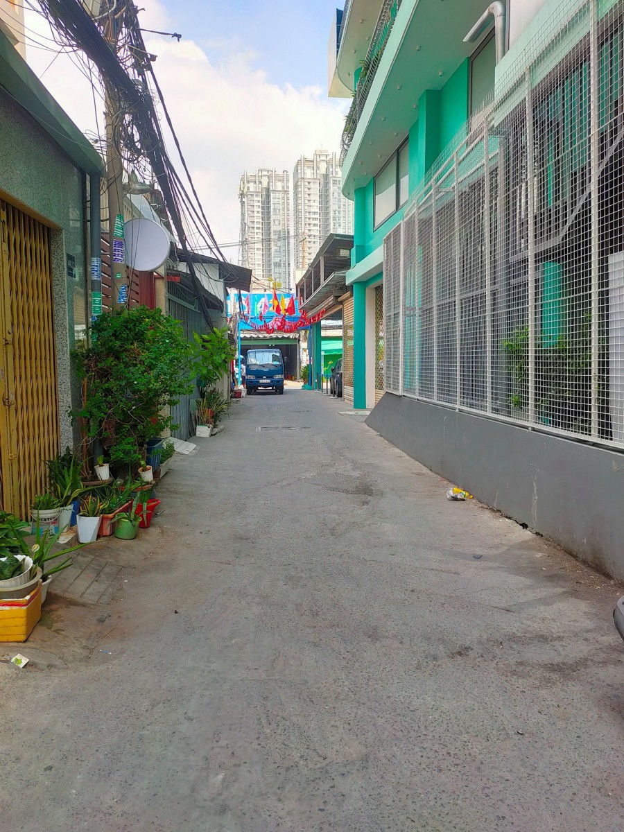 Bán nhà hẻm xe tải đường Lê Văn Lương, phường Tân Phong, Quận 7, gần mt vài căn, dt 83m2, đang cho thuê 35 triệu/tháng