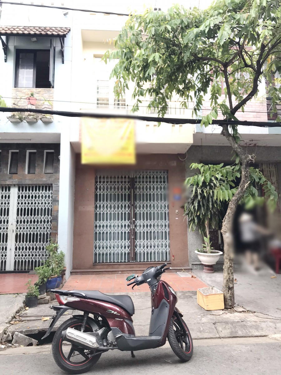 Bán nhà xây dựng kiên cố mặt tiền đường Lê Quyên P4 Q8