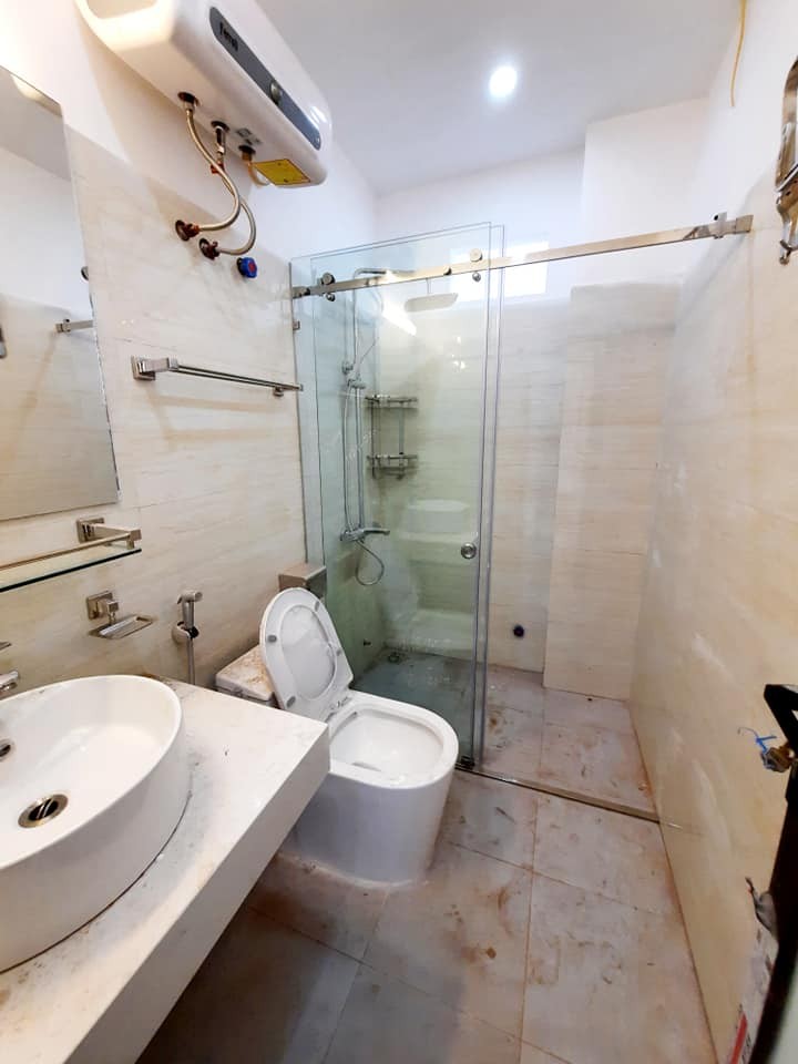 Nhà Lô Góc 5 tầng 50m2 Sổ đỏ chính chủ tại Ngõ 5 Hoàng Quốc Việt giá nhỉnh 5 tỷ
