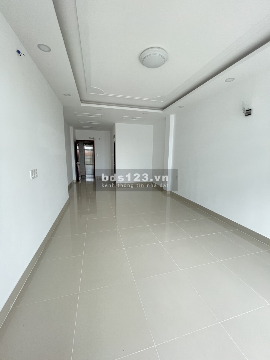 Nhà Mặt Tiền đường Nguyễn Trung Trực: Trệt, 5 Lầu trống suốt thang máy cuối nhà