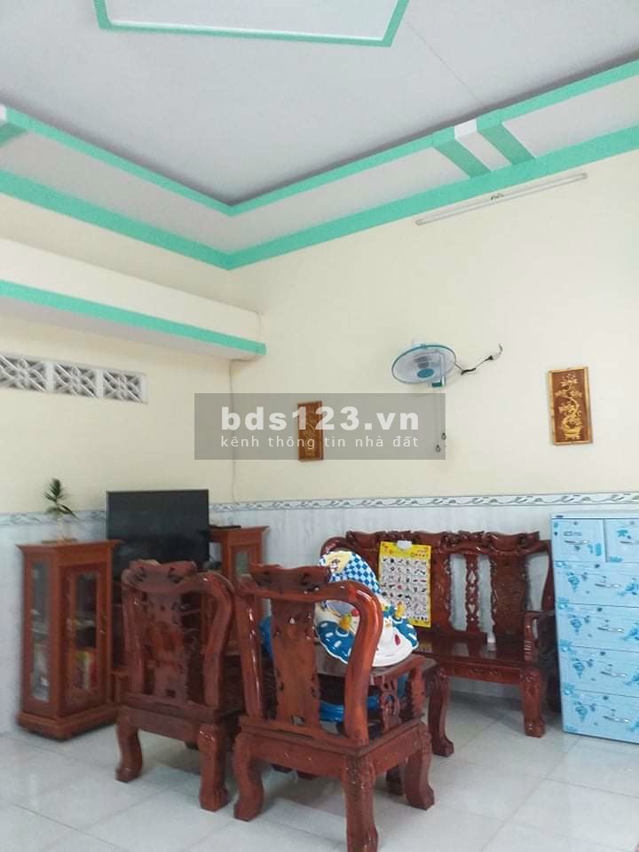 Gia đình làm ăn thua lỗ cần bán gấp trông tuần nay căn nhà sổ riêng cách chợ 200m