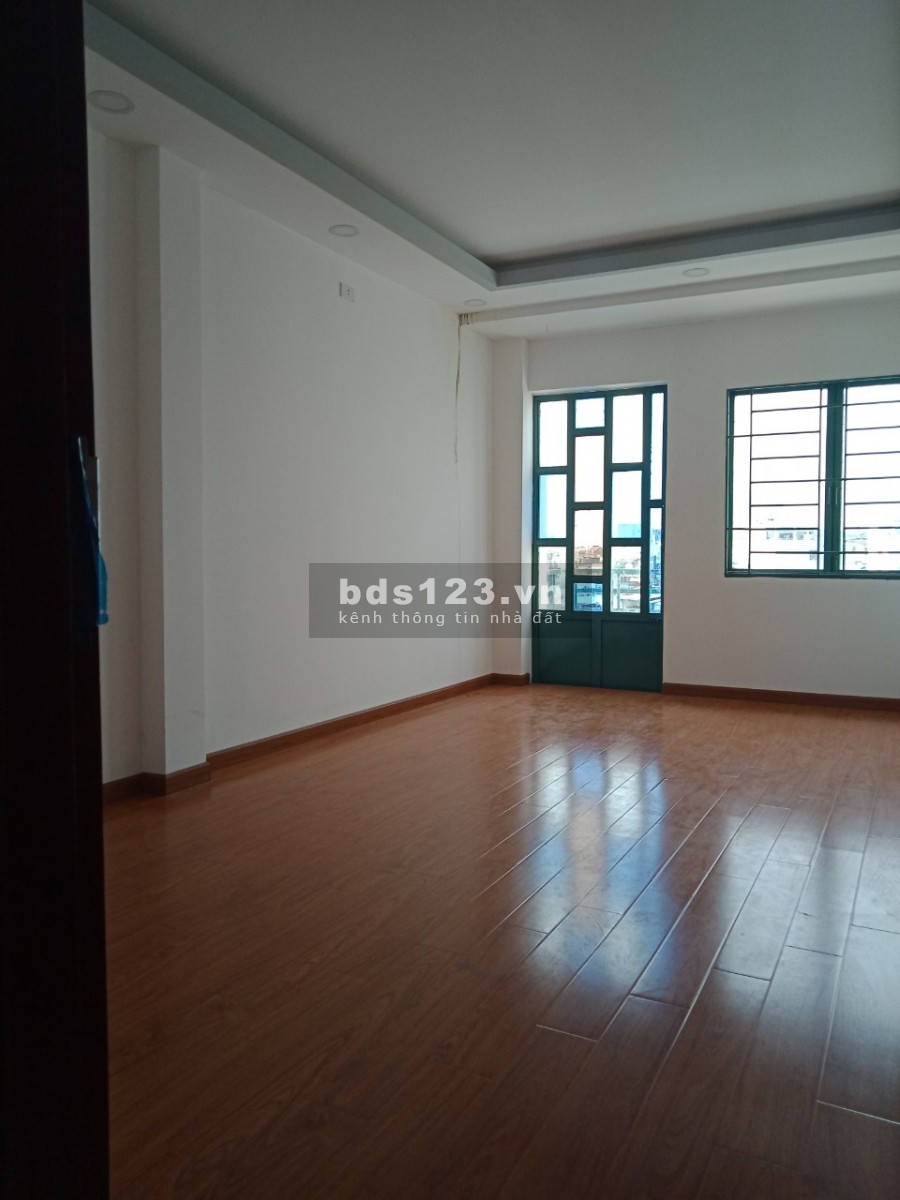 PHÒNG BAN CÔNG THOÁNG MÁT GẦN LÊ ĐẠI HÀNH