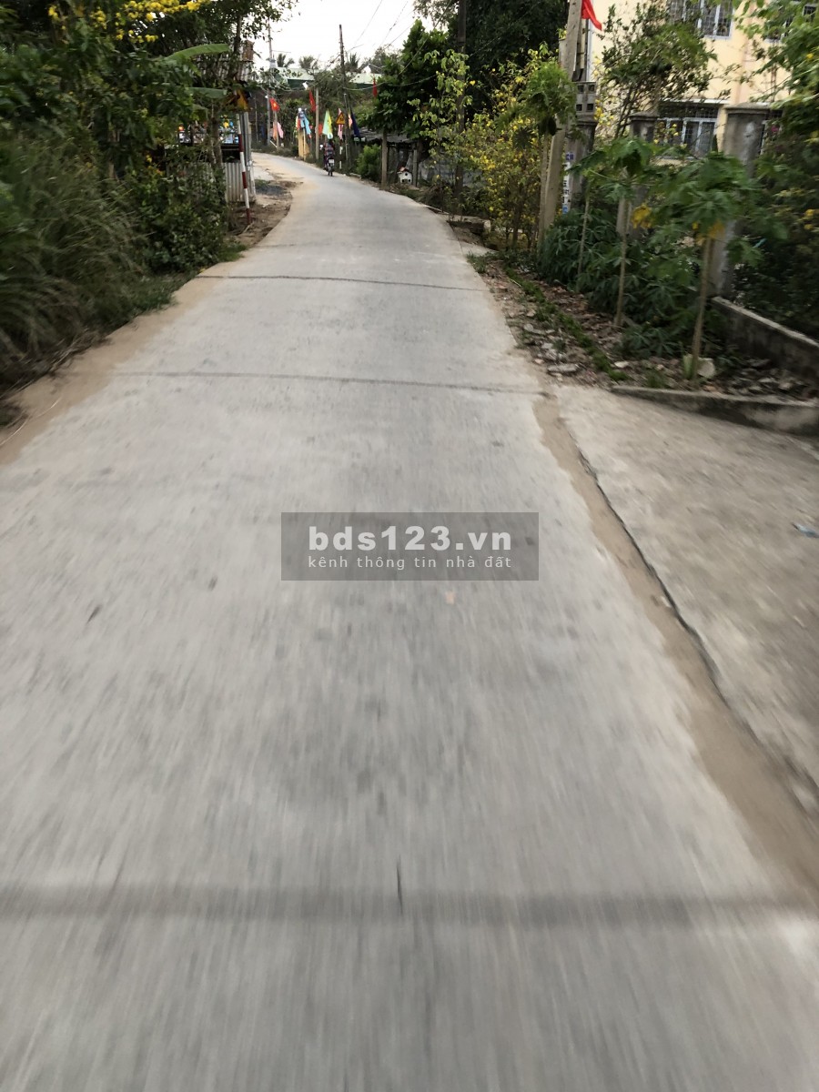 Bán đất gần chợ Phú Long.mặt tiền cực rộng.