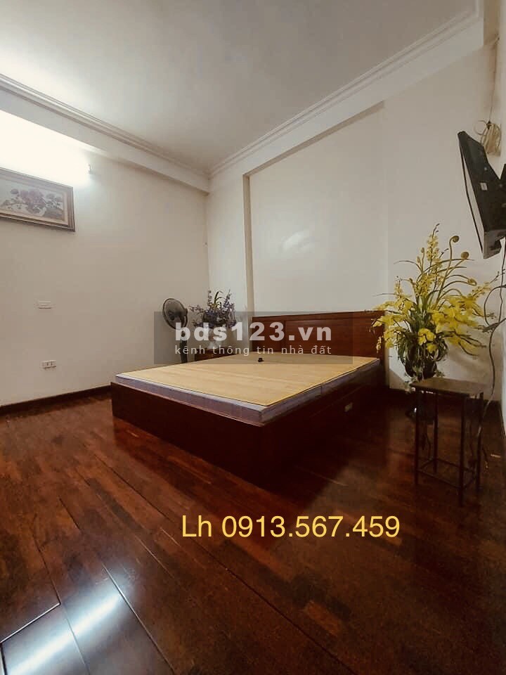 Nhà 5 tầng phân lô vỉa hè ô tô tránh khu Vip Giá 8.8 tỷ