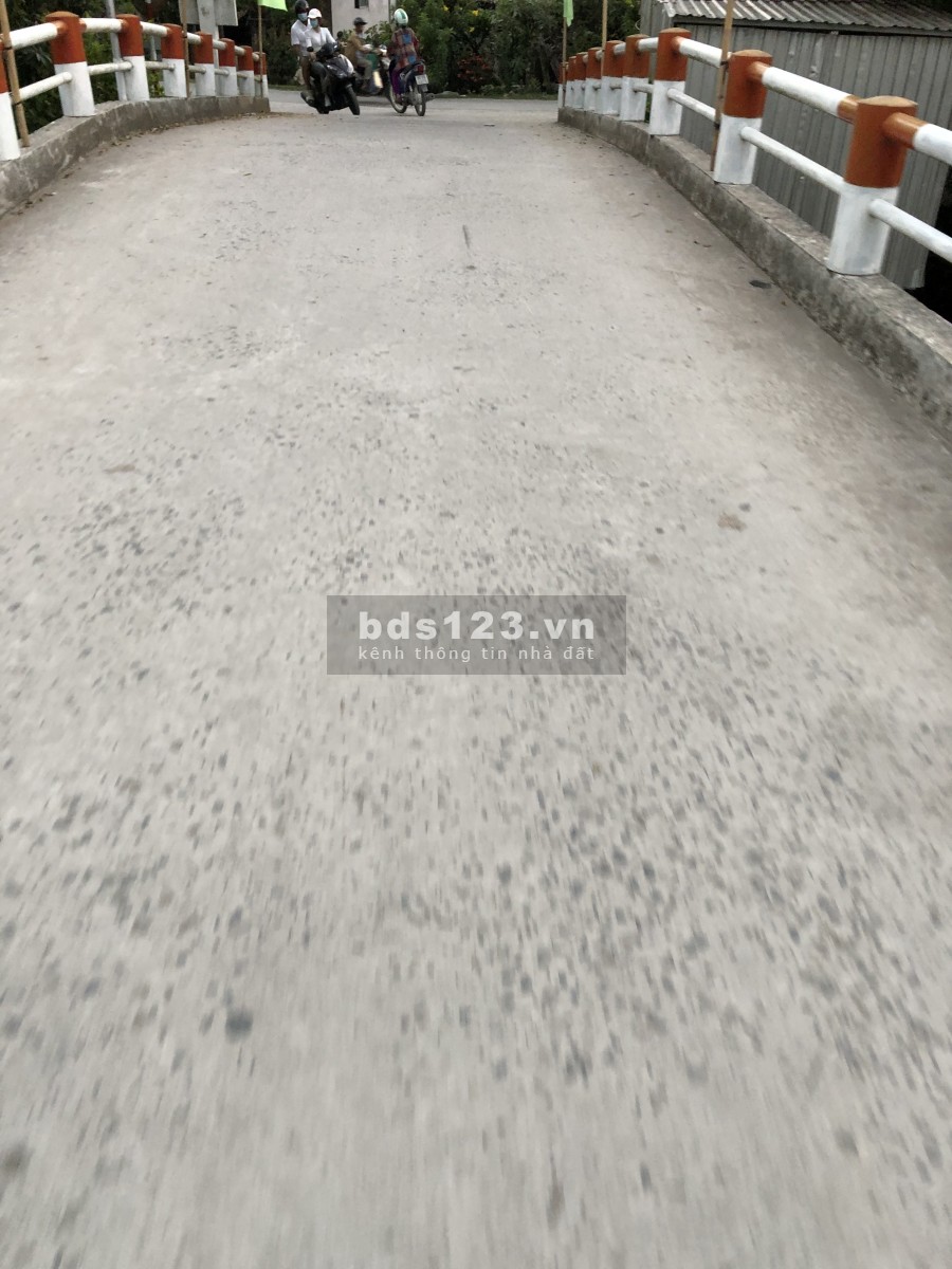 Bán đất gần chợ Phú Long.mặt tiền cực rộng.