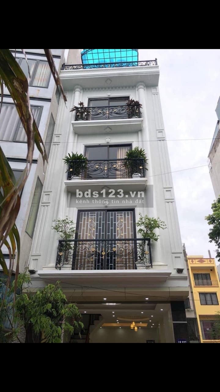 Mặt Phố Trần Quốc Hoàn, 60m2, 5 tầng 10.3 tỷ, kinh doanh đỉnh
