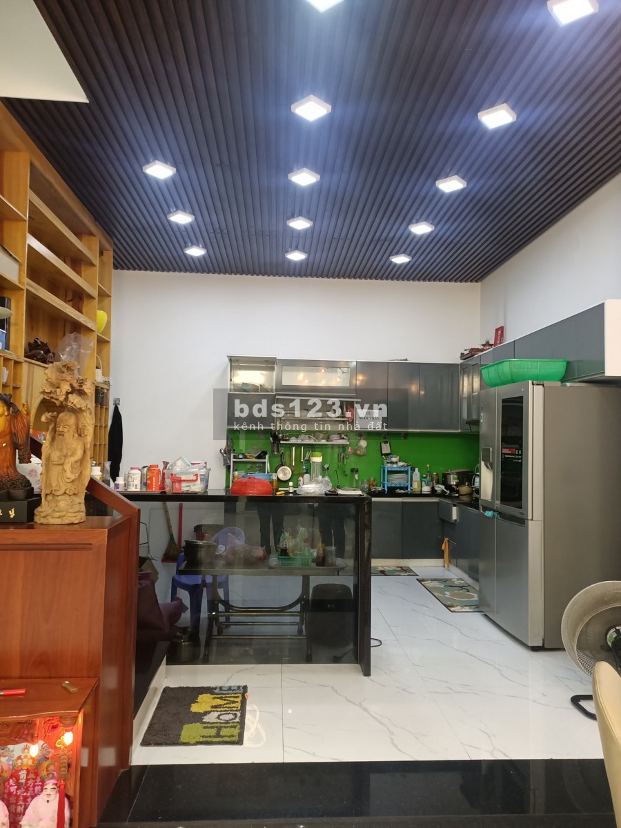 Bán Nhà Quận 10 đường Ba Tháng Hai dt 6.3x15m 4 tầng gần nhà…