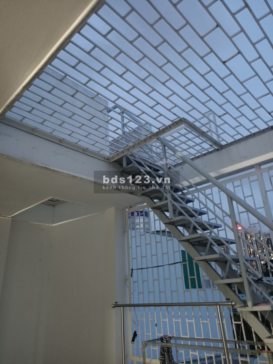 Bán Nhà Quận 10 đường Ba Tháng Hai dt 6.3x15m 4 tầng gần nhà…