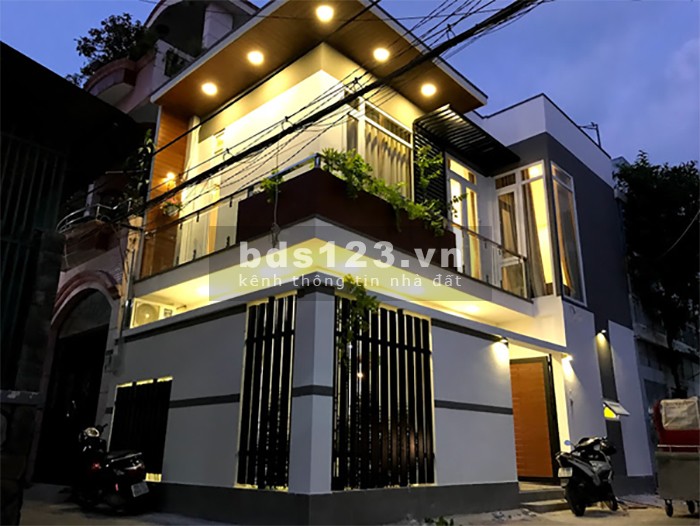 Mình bán nhà Đê Trần Khát Chân, lô góc, ở ngay, dtsd 45m2, giá 3.55 tỷ