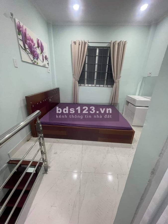 Bán nhà đường Nguyễn Văn Cừ Quận 1 DTSD 60m2 4 tầng giá chỉ 2.7 tỷ