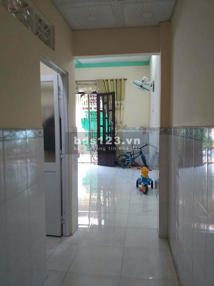 Gia đình làm ăn thua lỗ cần bán gấp trông tuần nay căn nhà sổ riêng cách chợ 200m