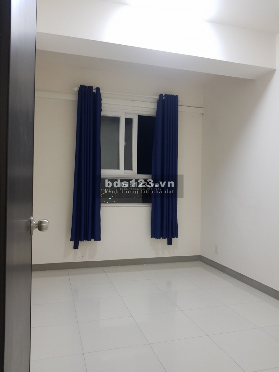 Tìm bạn nữ ở ghép, ưu tiên đi làm, phòng trong chung cư Sky 9, đủ đồ dùng, vào ở ngay, giá 2 triệu/tháng