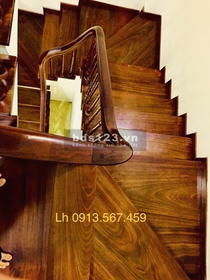 Nhà 5 tầng phân lô vỉa hè ô tô tránh khu Vip Giá 8.8 tỷ