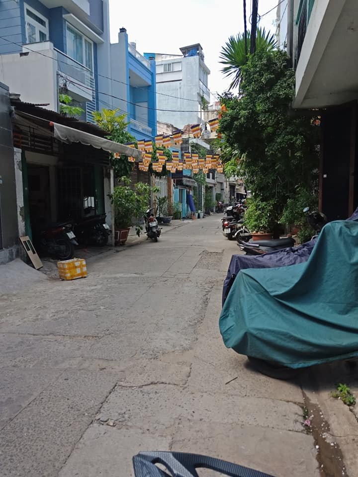 Bán nhà Tân Phú 72m2 2 tầng Giá 6,4 tỷ HXH tránh cần bán gấp