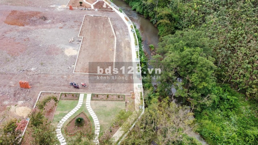 Vợ bầu bì không làm ăn được gì nên bán lô đất thổ cư, SHR, chỉ 750 triệu, cho ai thiện chí