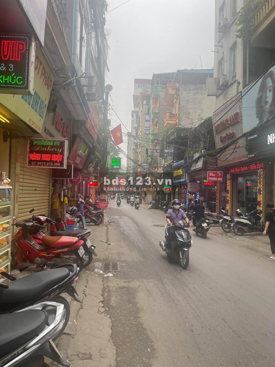 Bán đất tặng nhà, mặt phố triều khúc giá chỉ 6,3 tỷ.