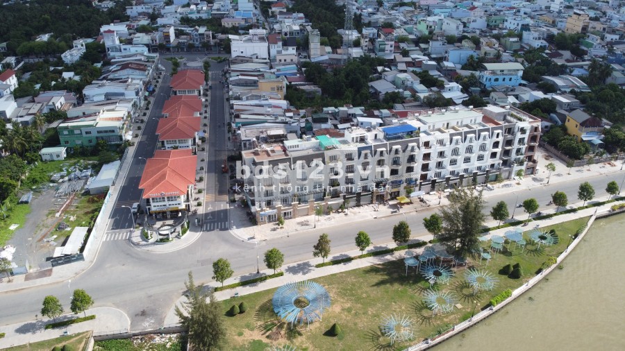 Nhà mặt tiền đường view sông, sổ hồng riêng, 4 tầng đúc kiên cố