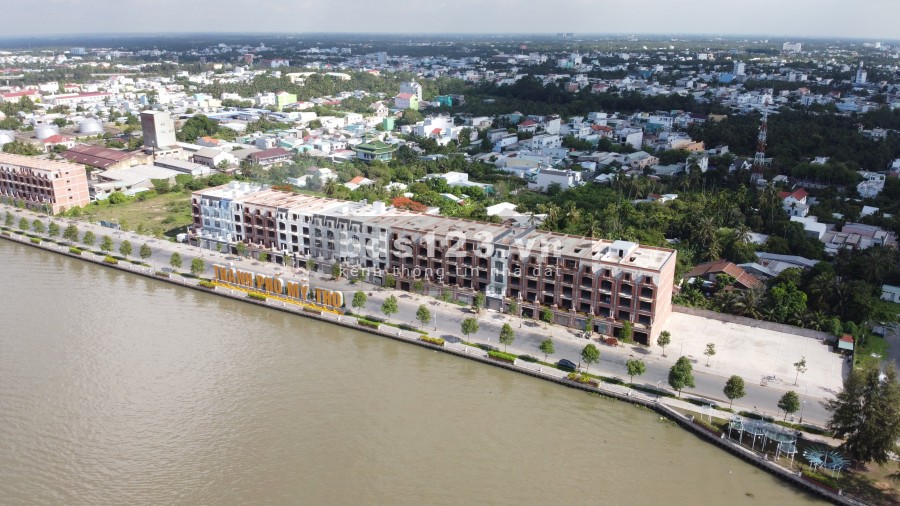 Nhà mặt tiền đường view sông, sổ hồng riêng, 4 tầng đúc kiên cố
