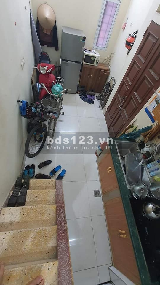 Tin được không cách một nhà ra mặt phố Khâm Thiên, kinh doanh tốt 2.4 tỷ