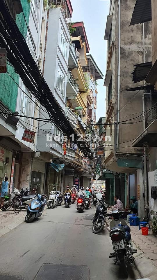 Tin được không cách một nhà ra mặt phố Khâm Thiên, kinh doanh tốt 2.4 tỷ